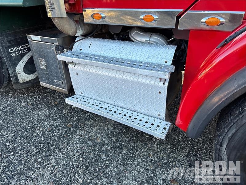 Freightliner 122SD 8x4 Tri/A Dump Truck Kipper