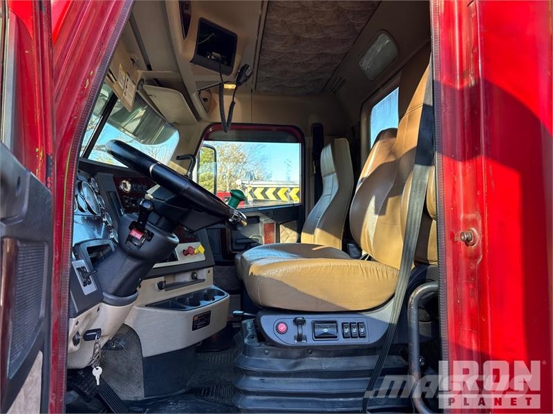 Freightliner 122SD 8x4 Tri/A Dump Truck Kipper