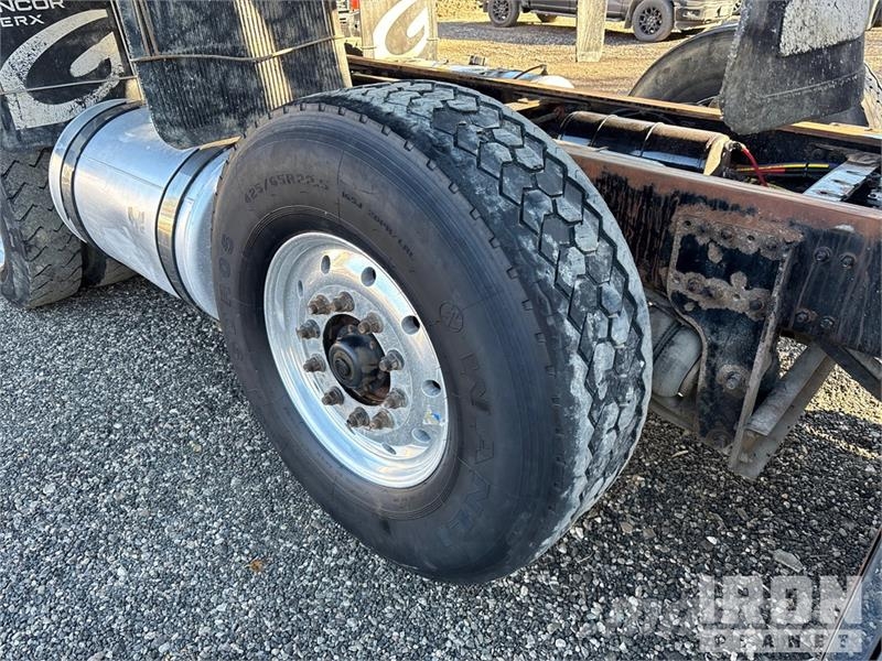 Freightliner 122SD 8x4 Tri/A Dump Truck Kipper