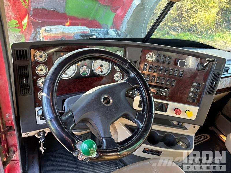Freightliner 122SD 8x4 Tri/A Dump Truck Kipper