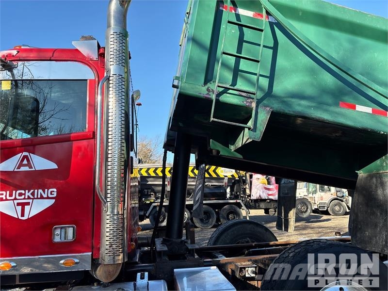 Freightliner 122SD 8x4 Tri/A Dump Truck Kipper