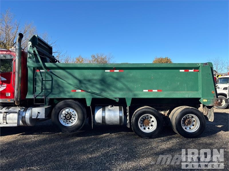 Freightliner 122SD 8x4 Tri/A Dump Truck Kipper