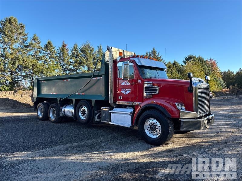 Freightliner 122SD 8x4 Tri/A Dump Truck Kipper