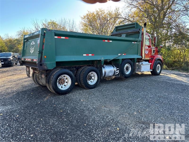 Freightliner 122SD 8x4 Tri/A Dump Truck Kipper