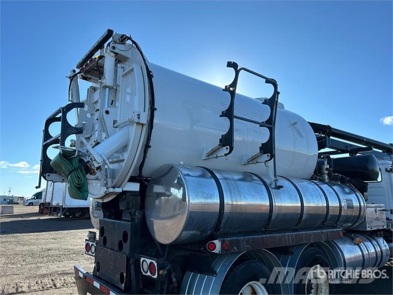 Freightliner 2105 on Freightliner FL80 6x4 Sewer Cleaner Truck Kolkenzuigers