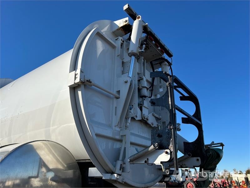 Freightliner 2105 on Freightliner FL80 6x4 Sewer Cleaner Truck Kolkenzuigers