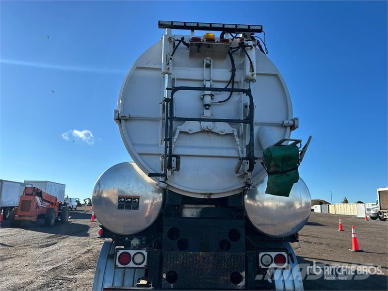 Freightliner 2105 on Freightliner FL80 6x4 Sewer Cleaner Truck Kolkenzuigers