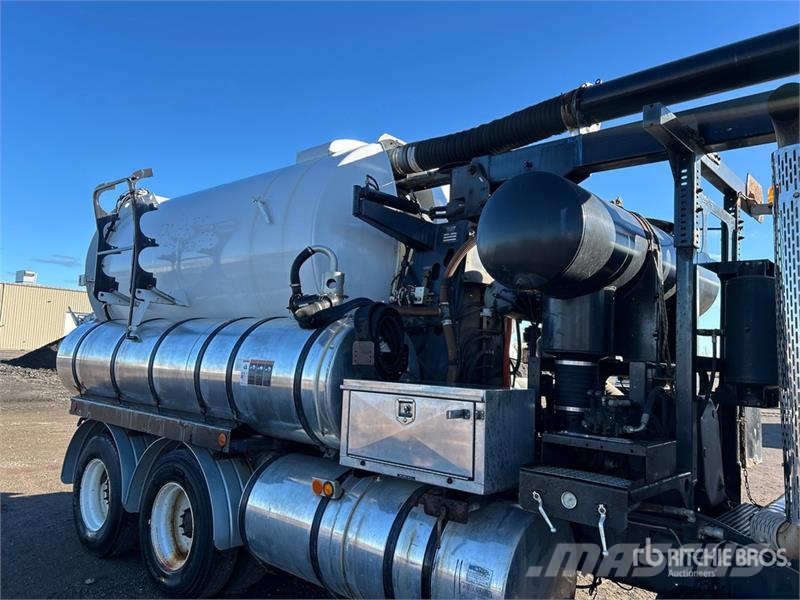 Freightliner 2105 on Freightliner FL80 6x4 Sewer Cleaner Truck Kolkenzuigers