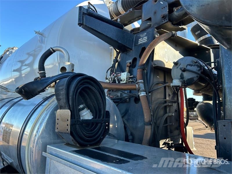 Freightliner 2105 on Freightliner FL80 6x4 Sewer Cleaner Truck Kolkenzuigers