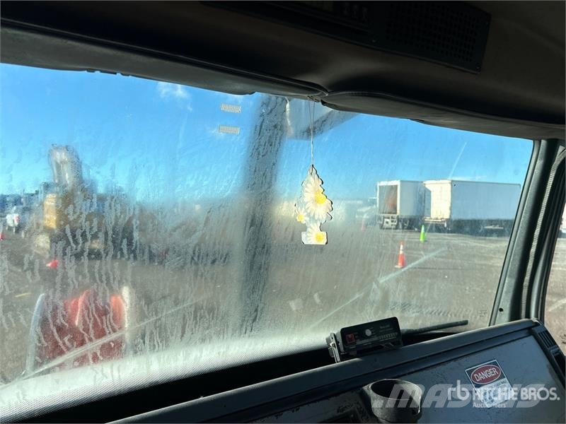 Freightliner 2105 on Freightliner FL80 6x4 Sewer Cleaner Truck Kolkenzuigers