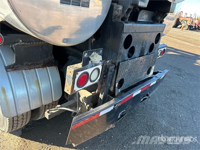 Freightliner 2105 on Freightliner FL80 6x4 Sewer Cleaner Truck Kolkenzuigers