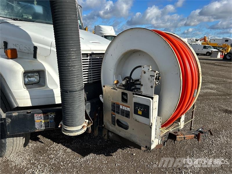 Freightliner 2105 on Freightliner FL80 6x4 Sewer Cleaner Truck Kolkenzuigers