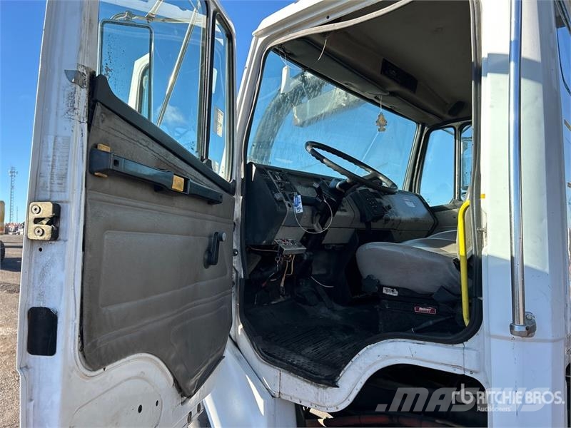 Freightliner 2105 on Freightliner FL80 6x4 Sewer Cleaner Truck Kolkenzuigers