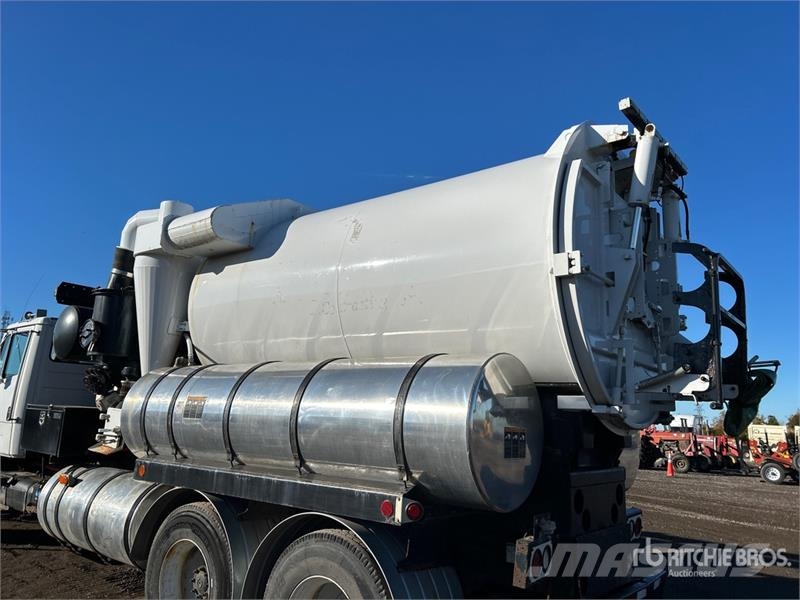 Freightliner 2105 on Freightliner FL80 6x4 Sewer Cleaner Truck Kolkenzuigers