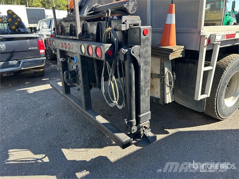 Freightliner 290.2 E-A5 5200 kg Knuckle Boom on Freightliner Co Camion plateau ridelle avec grue
