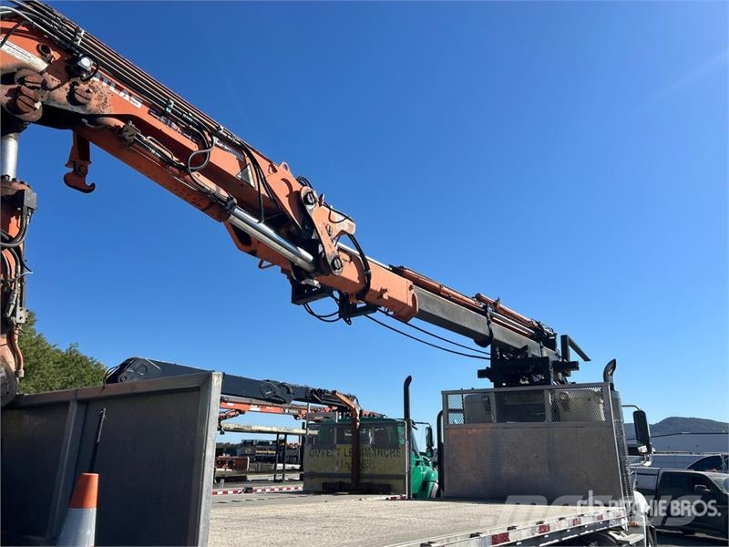 Freightliner 290.2 E-A5 5200 kg Knuckle Boom on Freightliner Co Camion plateau ridelle avec grue
