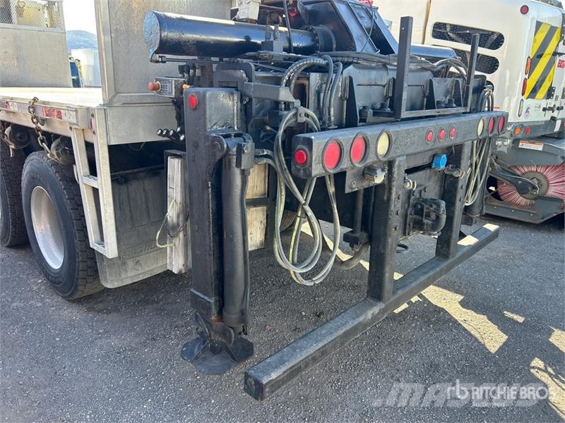 Freightliner 290.2 E-A5 5200 kg Knuckle Boom on Freightliner Co Camion plateau ridelle avec grue