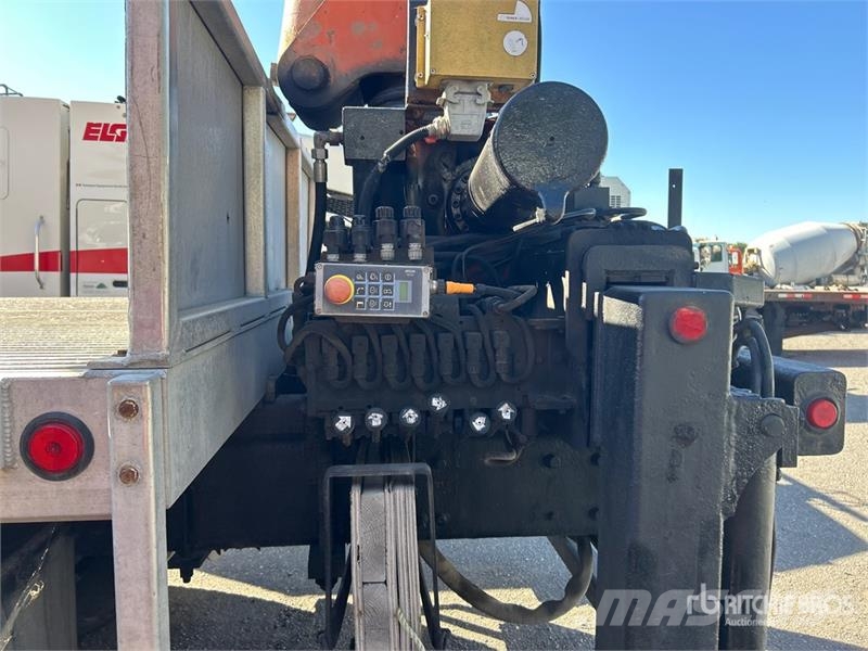 Freightliner 290.2 E-A5 5200 kg Knuckle Boom on Freightliner Co Camion plateau ridelle avec grue