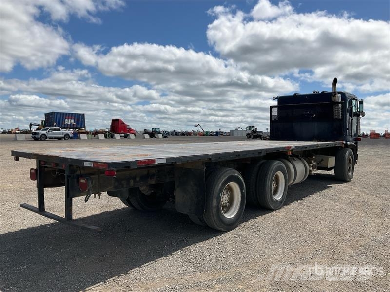 Freightliner A072084ST 8x4 Sleeper COE Flatbed Truck 平板栏板货车