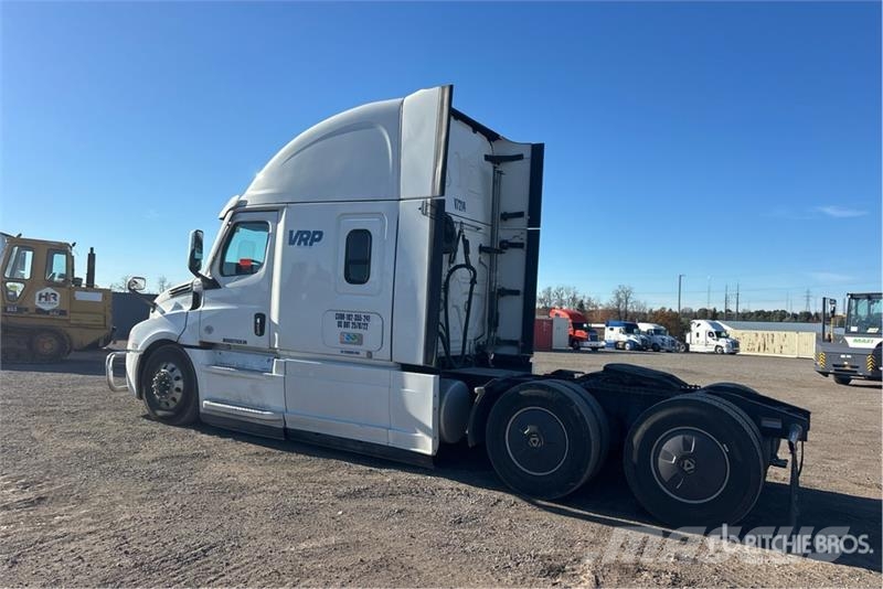 Freightliner Cascadia 126 6x4 T/A Sleeper Truck Tractor Тягачі