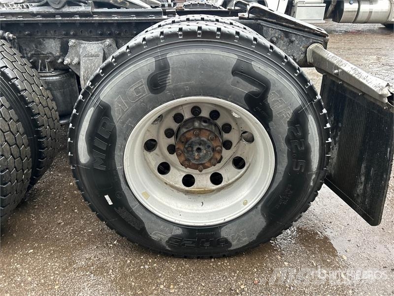Freightliner Cascadia 126 Truck Tractor Units