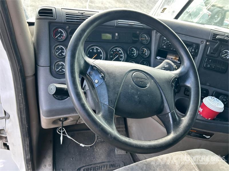 Freightliner Cascadia 125 6x2 T/A Sleeper Truck Tractor وحدات الجر