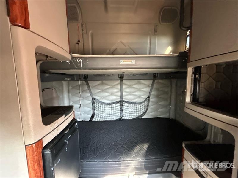 Freightliner Cascadia 125 6x4 T/A Sleeper Truck Tractor Truck Tractor Units