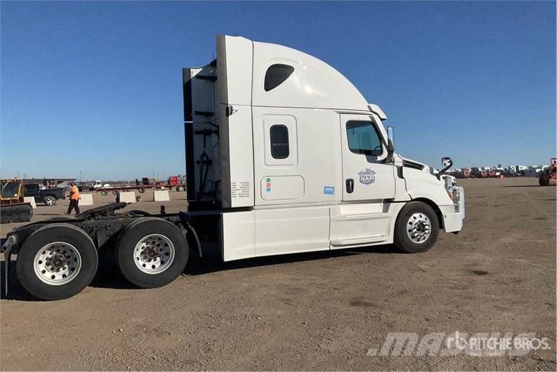 Freightliner Cascadia 126 6x4 T/A Sleeper Truck Tractor وحدات الجر