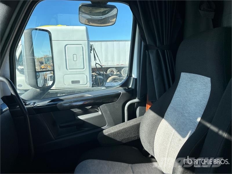 Freightliner Cascadia 126 وحدات الجر
