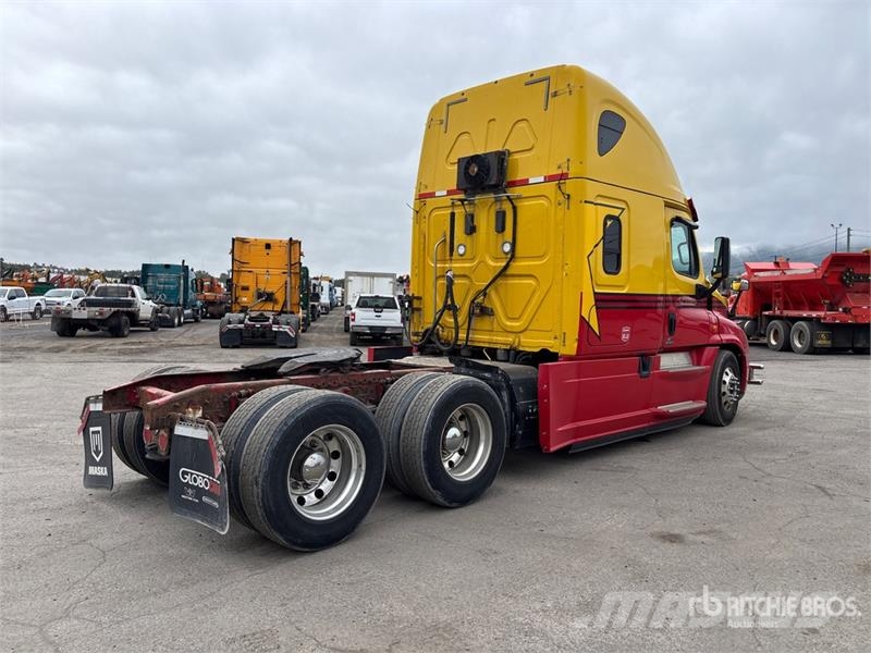 Freightliner Cascadia 125 6x4 T/A Sleeper Truck Tractor Sattelzugmaschinen