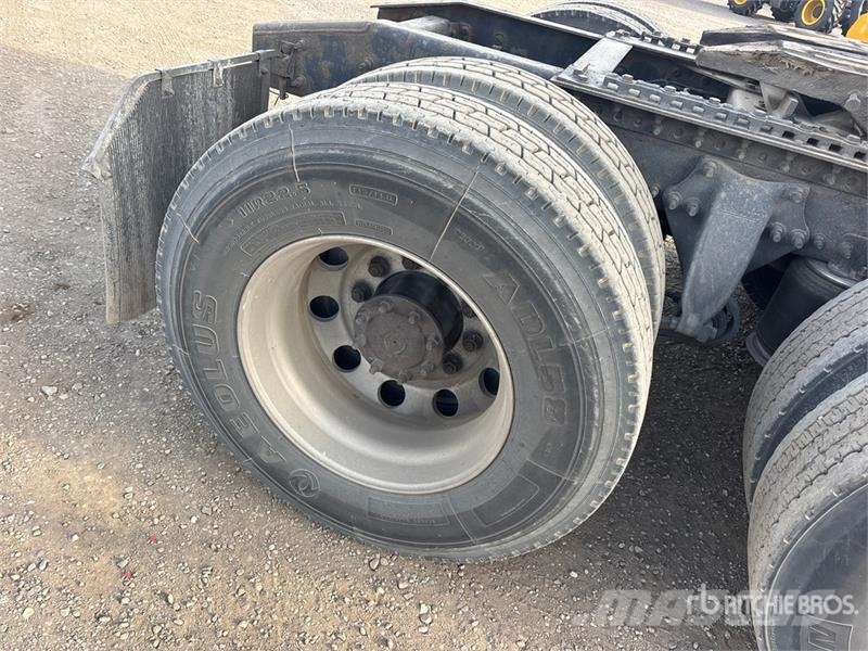 Freightliner Cascadia 125 6x4 T/A Sleeper Truck Tractor Tegljači