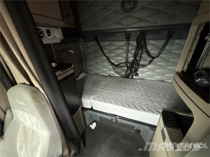 Freightliner Cascadia 125 6x4 T/A Sleeper Truck Tractor Prime Movers