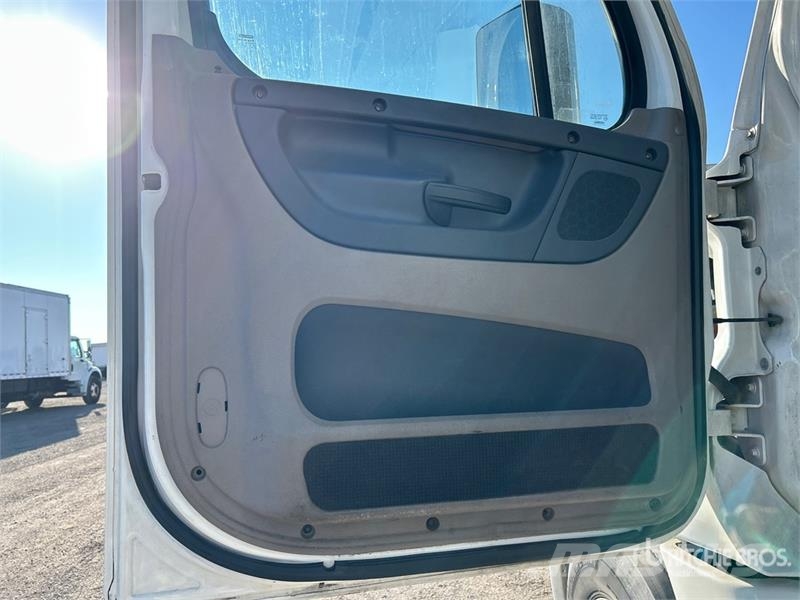 Freightliner Cascadia 125 6x4 T/A Sleeper Truck Tractor Sattelzugmaschinen
