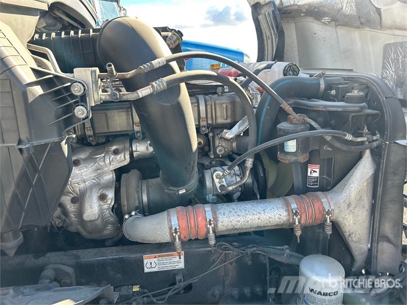 Freightliner Cascadia 126 6x4 T/A Sleeper Truck Tractor Cabezas tractoras