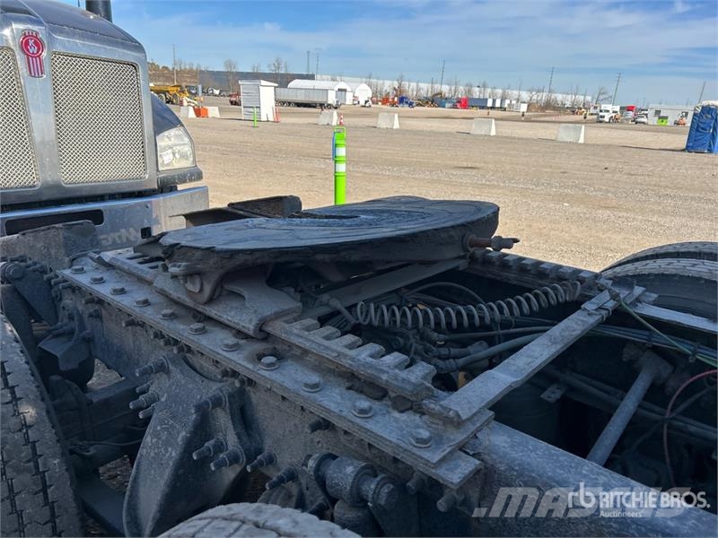 Freightliner Cascadia 126 6x4 T/A Sleeper Truck Tractor Sattelzugmaschinen