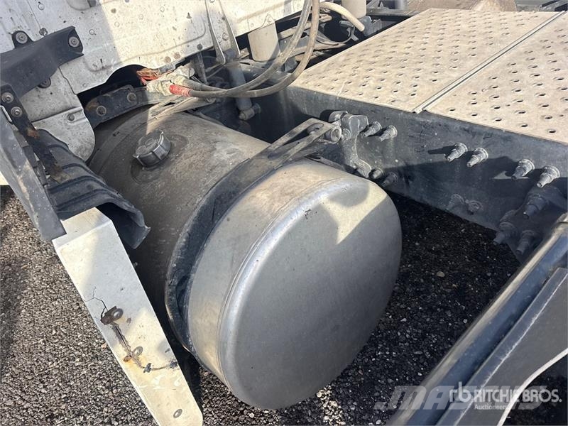 Freightliner Cascadia 126 6x4 T/A Sleeper Truck Tractor 曳引機組件