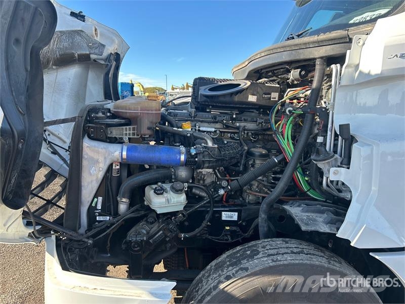 Freightliner Cascadia 126 6x4 T/A Sleeper Truck Tractor Седельные тягачи