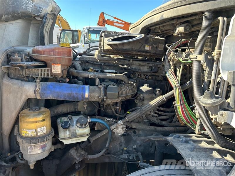 Freightliner Cascadia 126 6x4 T/A Sleeper Truck Tractor Sattelzugmaschinen