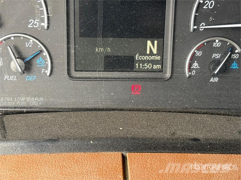 Freightliner Cascadia 126 6x4 T/A Sleeper Truck Tractor Truck Tractor Units
