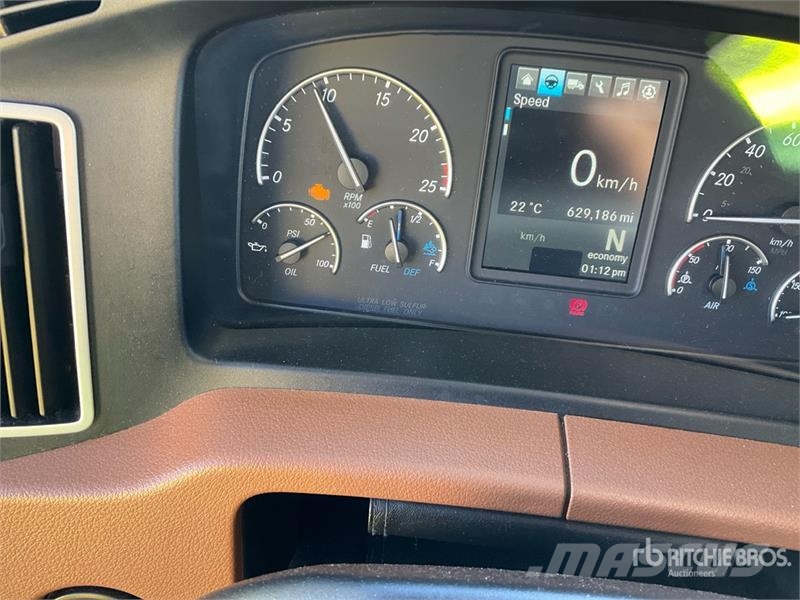Freightliner Cascadia 126 6x4 T/A Sleeper Truck Tractor وحدات الجر