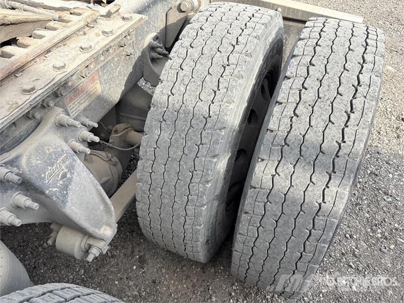 Freightliner Cascadia 126 6x4 T/A Sleeper Truck Tractor Sattelzugmaschinen