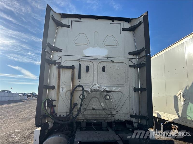 Freightliner Cascadia 126 6x4 T/A Sleeper Truck Tractor Влекачи