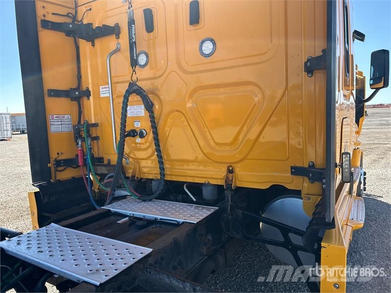 Freightliner Cascadia 125 6x4 T/A Sleeper Truck Tractor Dragbilar