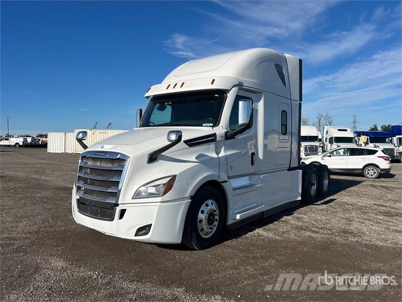 Freightliner Cascadia 126 6x4 T/A Sleeper Truck Tractor Седельные тягачи