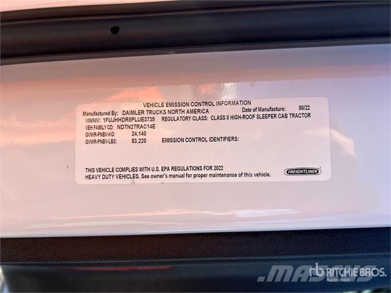 Freightliner Cascadia 126 6x4 T/A Sleeper Truck Tractor وحدات الجر