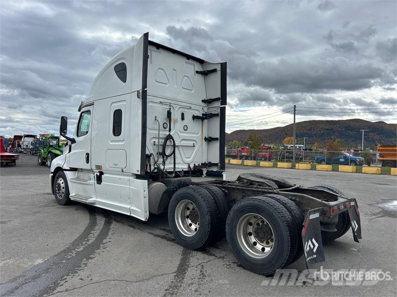 Freightliner Cascadia 126 6x4 T/A Sleeper Truck Tractor Motrici e Trattori Stradali