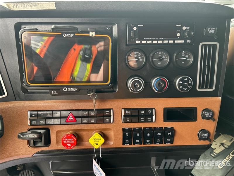 Freightliner Cascadia 126 وحدات الجر