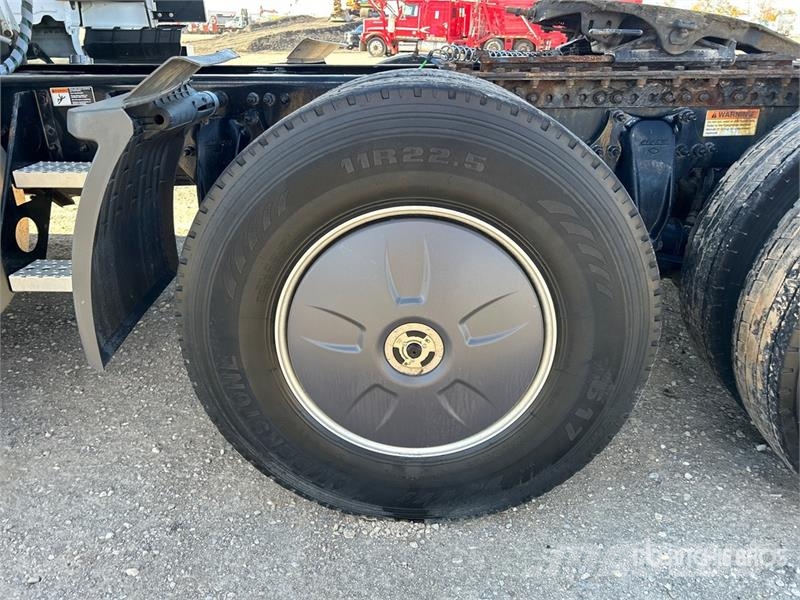 Freightliner Cascadia 126 6x4 T/A Sleeper Truck Tractor وحدات الجر