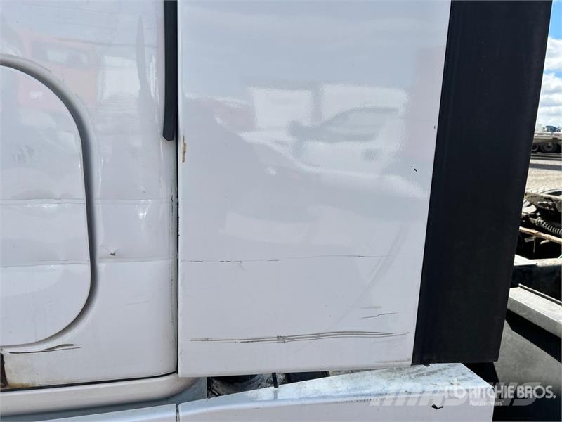 Freightliner Cascadia 126 6x4 T/A Sleeper Truck Tractor Седельные тягачи