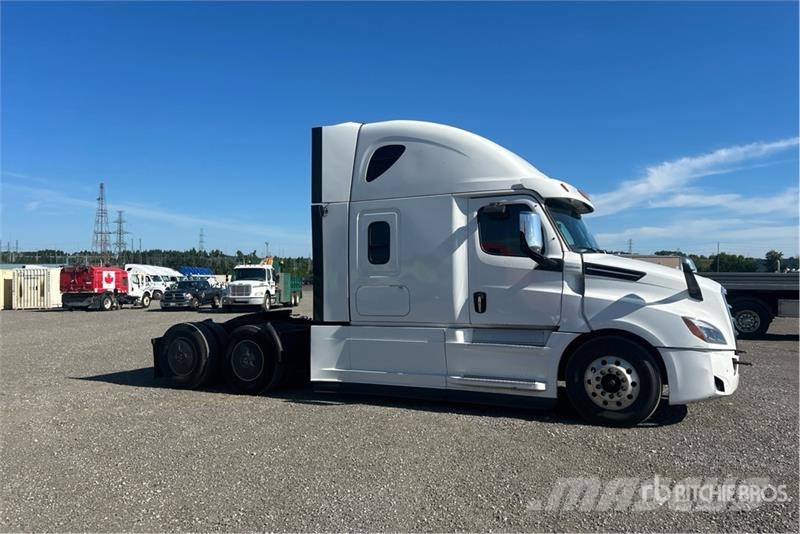 Freightliner Cascadia 126 6x4 T/A Sleeper Truck Tractor Nyergesvontatók